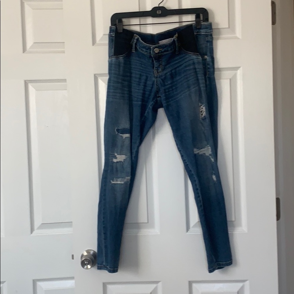 LIZ LANGE MATERNITY DISTRESSED SKINNY JEANS